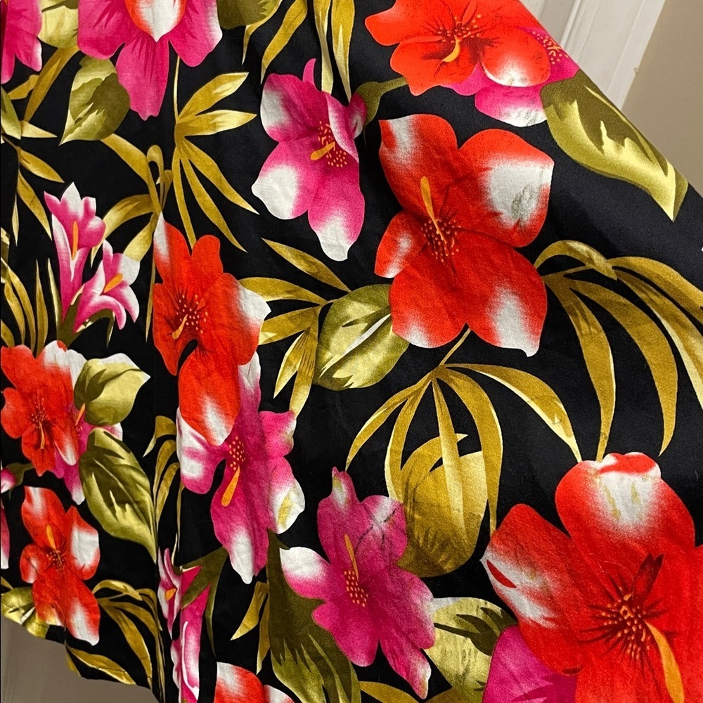 Voodoo Vixen | Black/Red | Hibiscus | Floral | Ruffled Neck | Mini Dress |Size L - Picture 14 of 17